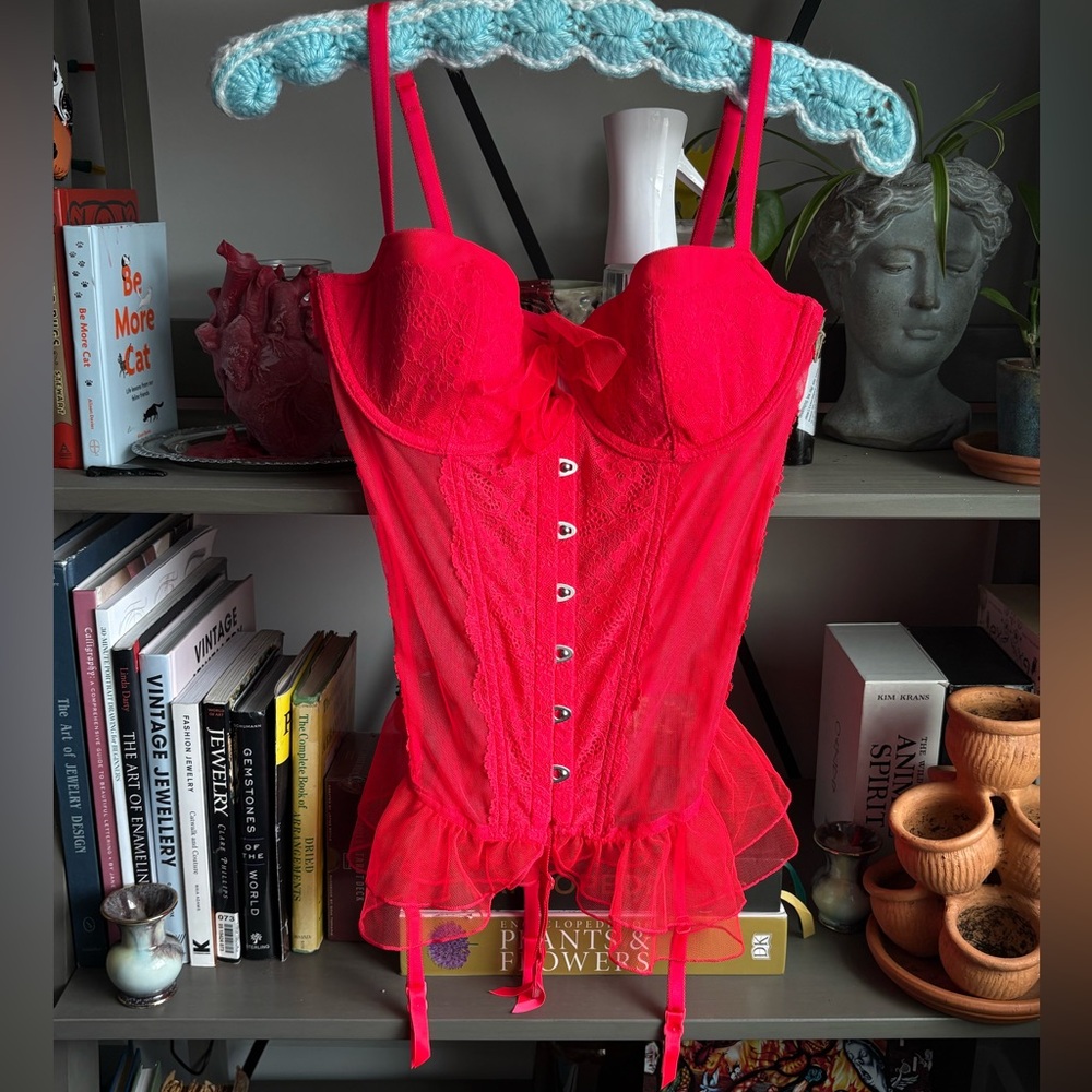 NWT VS Red Lace Bustier 36D - Detachable Garter Straps - 2014 Deadstock Lingerie